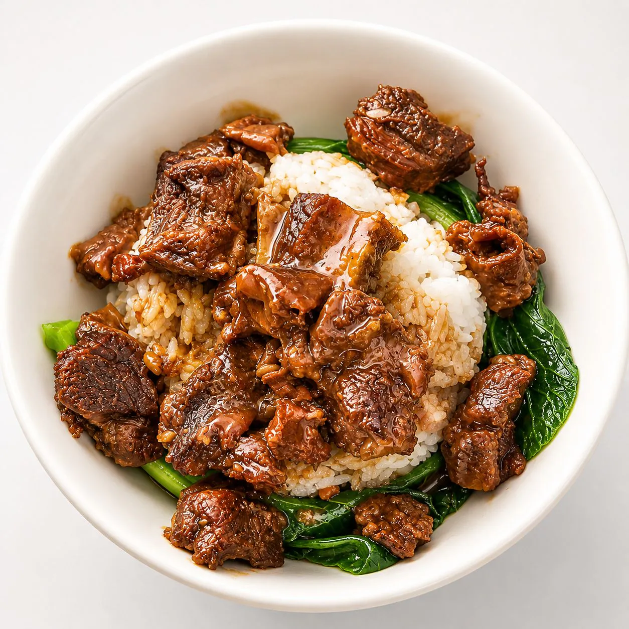 Beef brisket rice bowl with braised beef and green vegetables